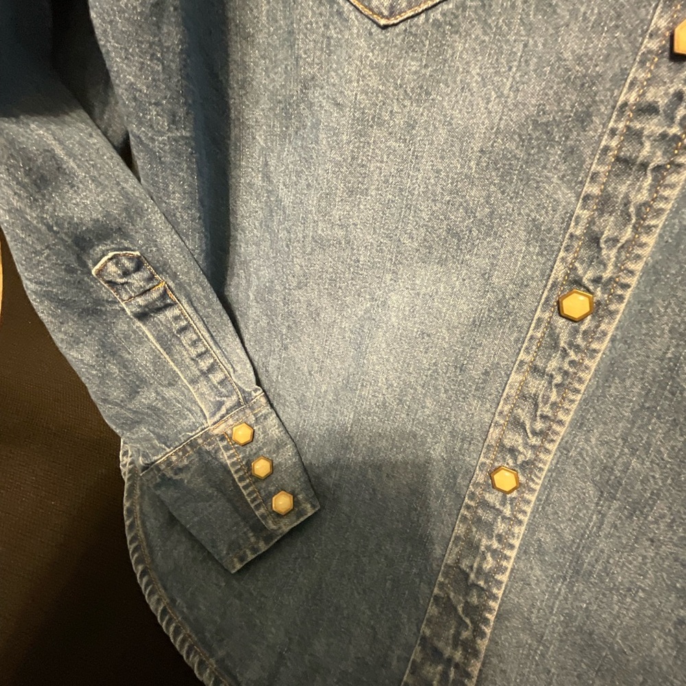 Vintage Levi’s women’s western pearl snap blue jeans shirt - Picture 5 of 5